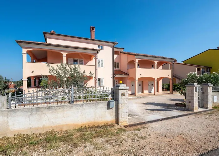 Awesome Apartment In Rovinj With Kitchen